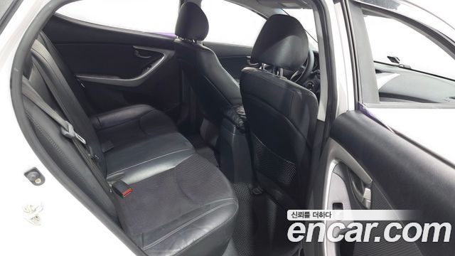 Hyundai AVANTE 2014 — photo 12