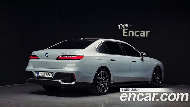 BMW 7-Series 2024 — photo 2