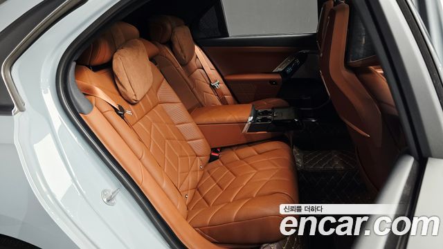 BMW 7-Series 2024 — photo 17
