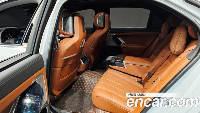BMW 7-Series 2024 — photo 18