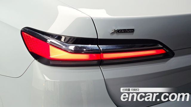 BMW 7-Series 2024 — photo 9