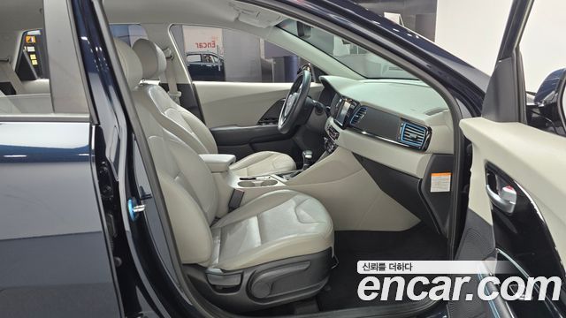 Kia Niro 2018 — photo 16