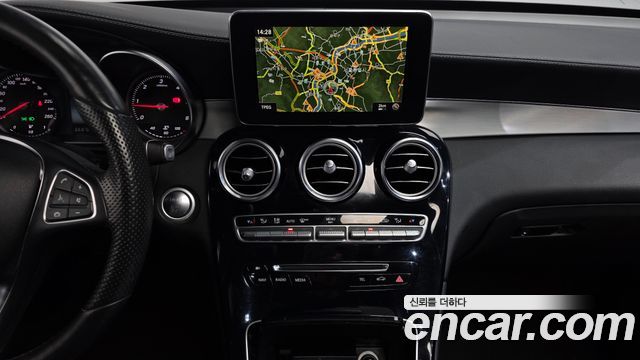 Mercedes-Benz GLC-Class 2017 — photo 16