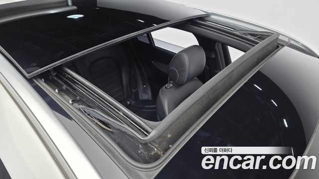 Mercedes-Benz GLC-Class 2017 — photo 19