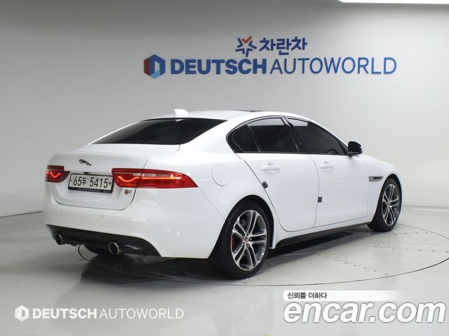 Jaguar XE 2017 — photo 2