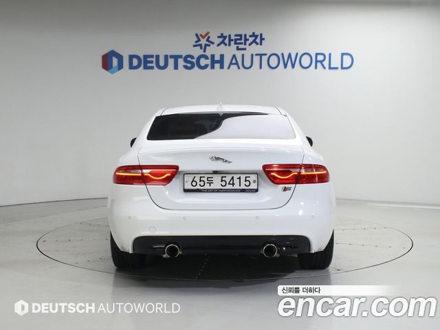 Jaguar XE 2017 — photo 4
