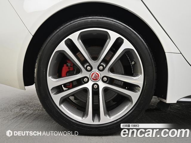 Jaguar XE 2017 — photo 5