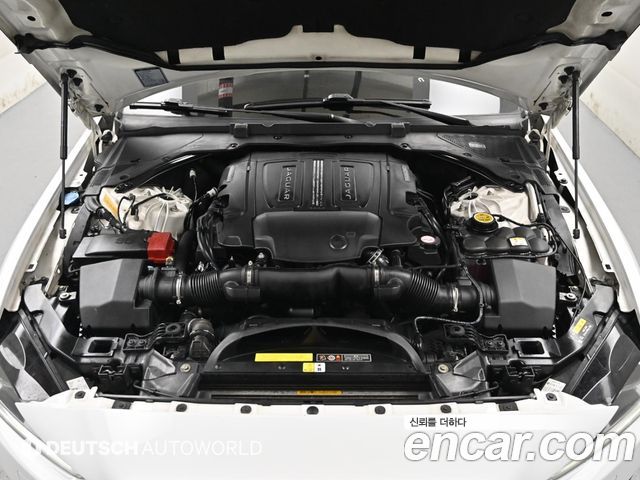 Jaguar XE 2017 — photo 6