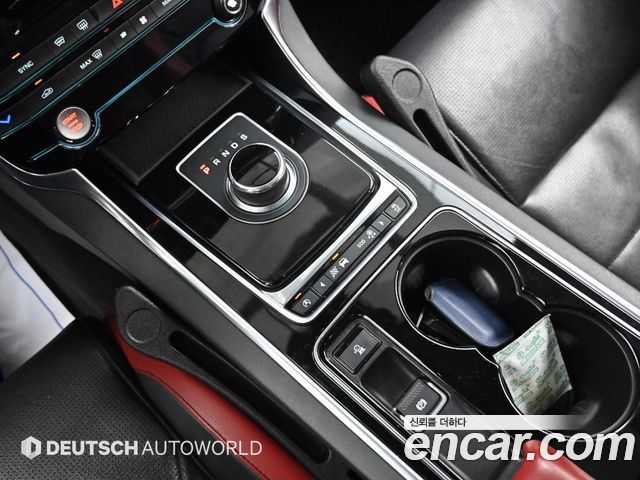 Jaguar XE 2017 — photo 9