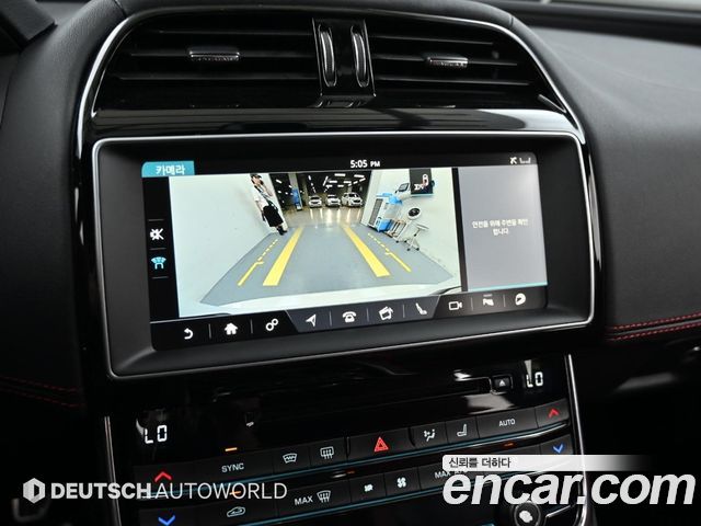 Jaguar XE 2017 — photo 15