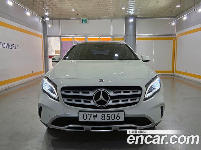 Mercedes-Benz GLA-Class 2018 — photo 2