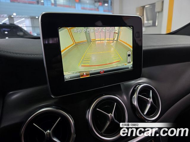 Mercedes-Benz GLA-Class 2018 — photo 11