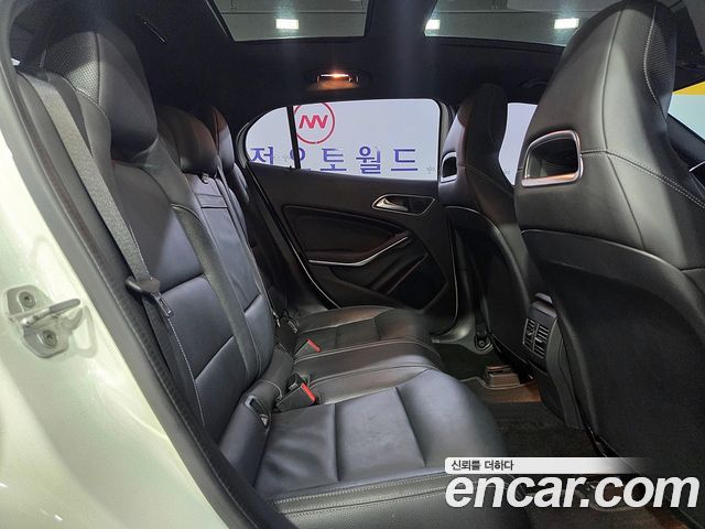Mercedes-Benz GLA-Class 2018 — photo 19
