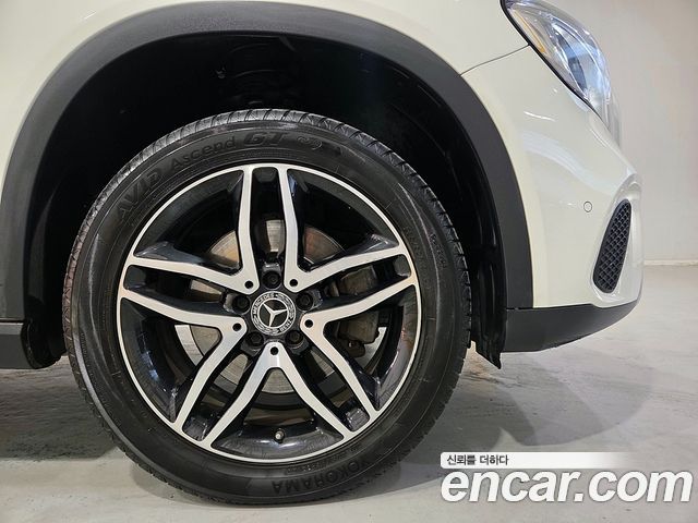 Mercedes-Benz GLA-Class 2018 — photo 20