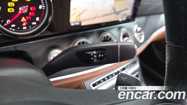 Mercedes-Benz E-Class 2019 — photo 12