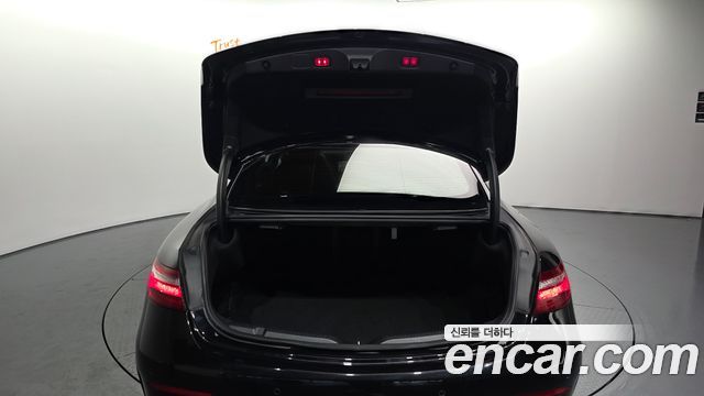 Mercedes-Benz E-Class 2019 — photo 26