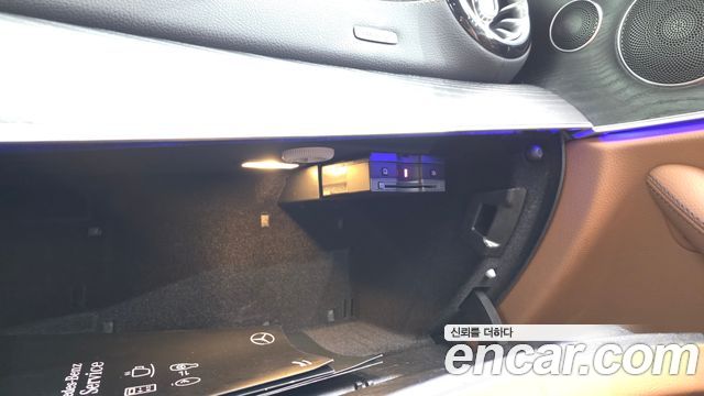 Mercedes-Benz E-Class 2019 — photo 32