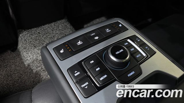 Genesis G80 2017 — photo 19