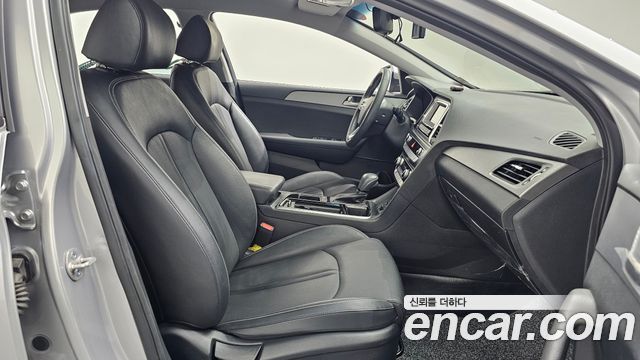 Hyundai Sonata 2023 — photo 17