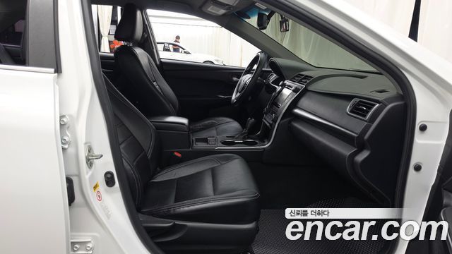 Toyota Camry 2016 — photo 11