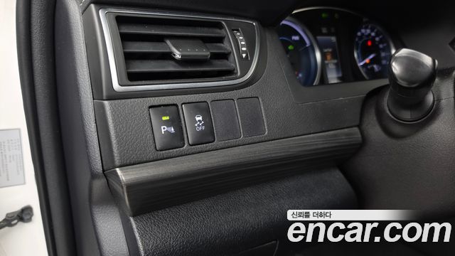 Toyota Camry 2016 — photo 19
