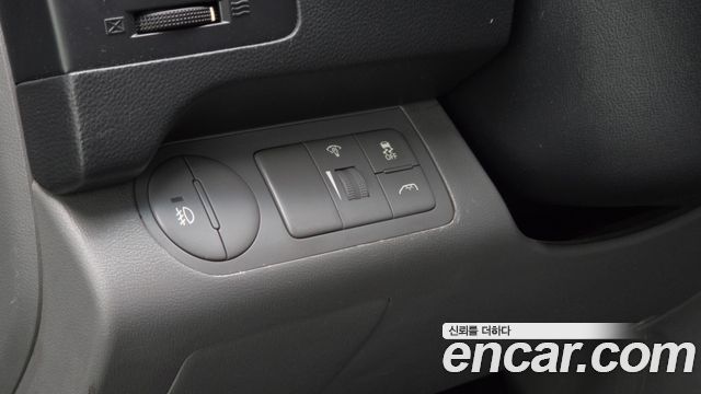 Hyundai Starex 2012 — photo 17