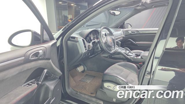 Porsche Cayenne 2013 — photo 10