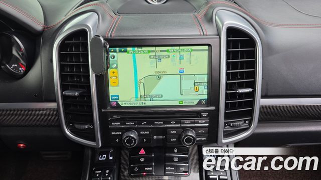 Porsche Cayenne 2013 — photo 14