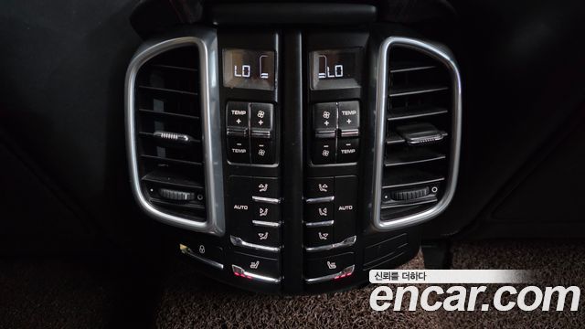 Porsche Cayenne 2013 — photo 18