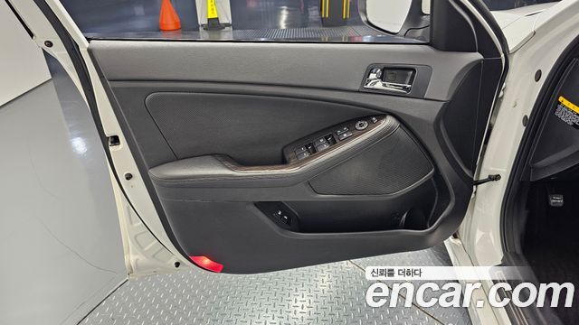 Kia K5 2011 — photo 14