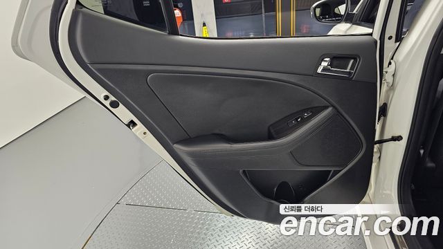Kia K5 2011 — photo 15
