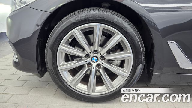 BMW 5-Series 2019 — photo 5
