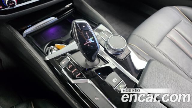 BMW 5-Series 2019 — photo 9