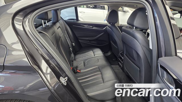 BMW 5-Series 2019 — photo 12