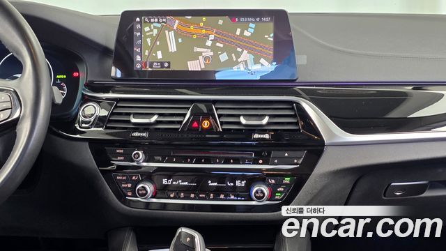 BMW 5-Series 2019 — photo 14