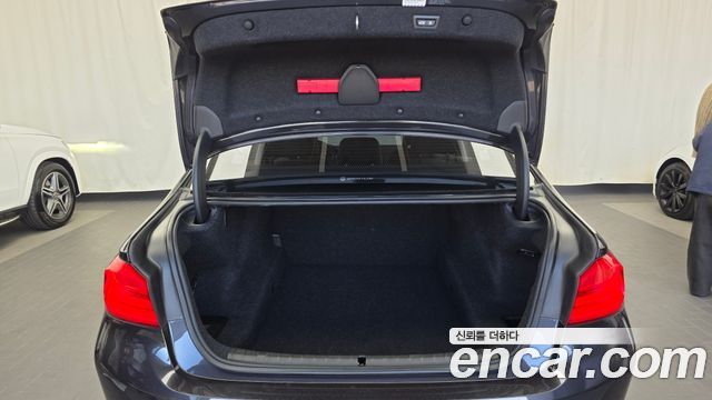 BMW 5-Series 2019 — photo 20