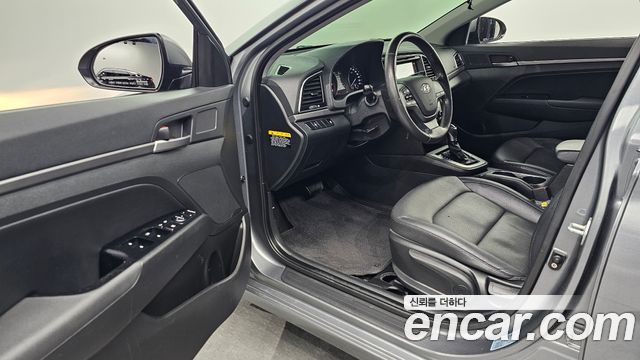 Hyundai AVANTE 2016 — photo 10