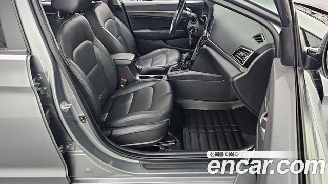Hyundai AVANTE 2016 — photo 12