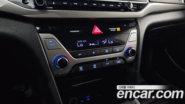 Hyundai AVANTE 2016 — photo 13