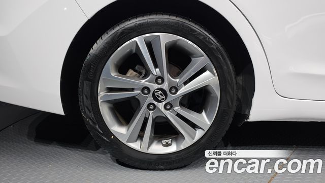 Hyundai AVANTE 2018 — photo 5