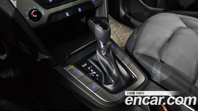 Hyundai AVANTE 2018 — photo 9