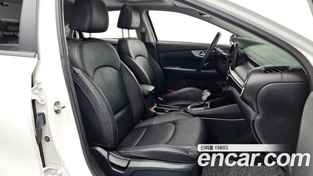 Kia K3 2022 — photo 17