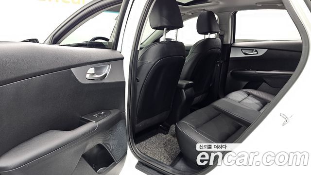 Kia K3 2022 — photo 16