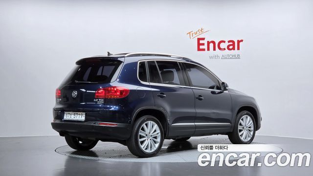 Volkswagen Tiguan 2012 — photo 2