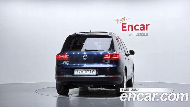 Volkswagen Tiguan 2012 — photo 4