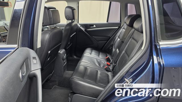 Volkswagen Tiguan 2012 — photo 11