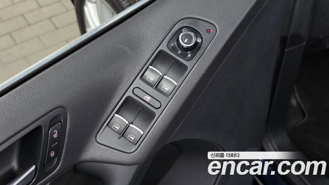 Volkswagen Tiguan 2012 — photo 17