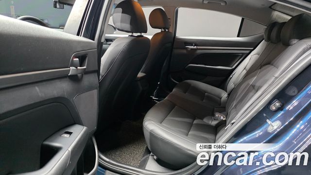 Hyundai AVANTE 2020 — photo 12