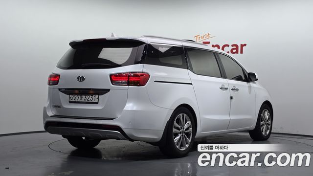 Kia Canival 2015 — photo 2