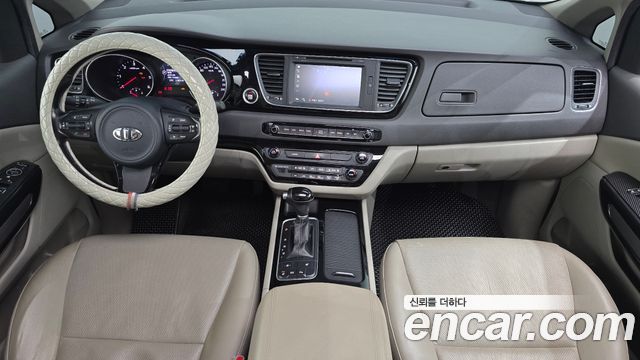 Kia Canival 2015 — photo 7